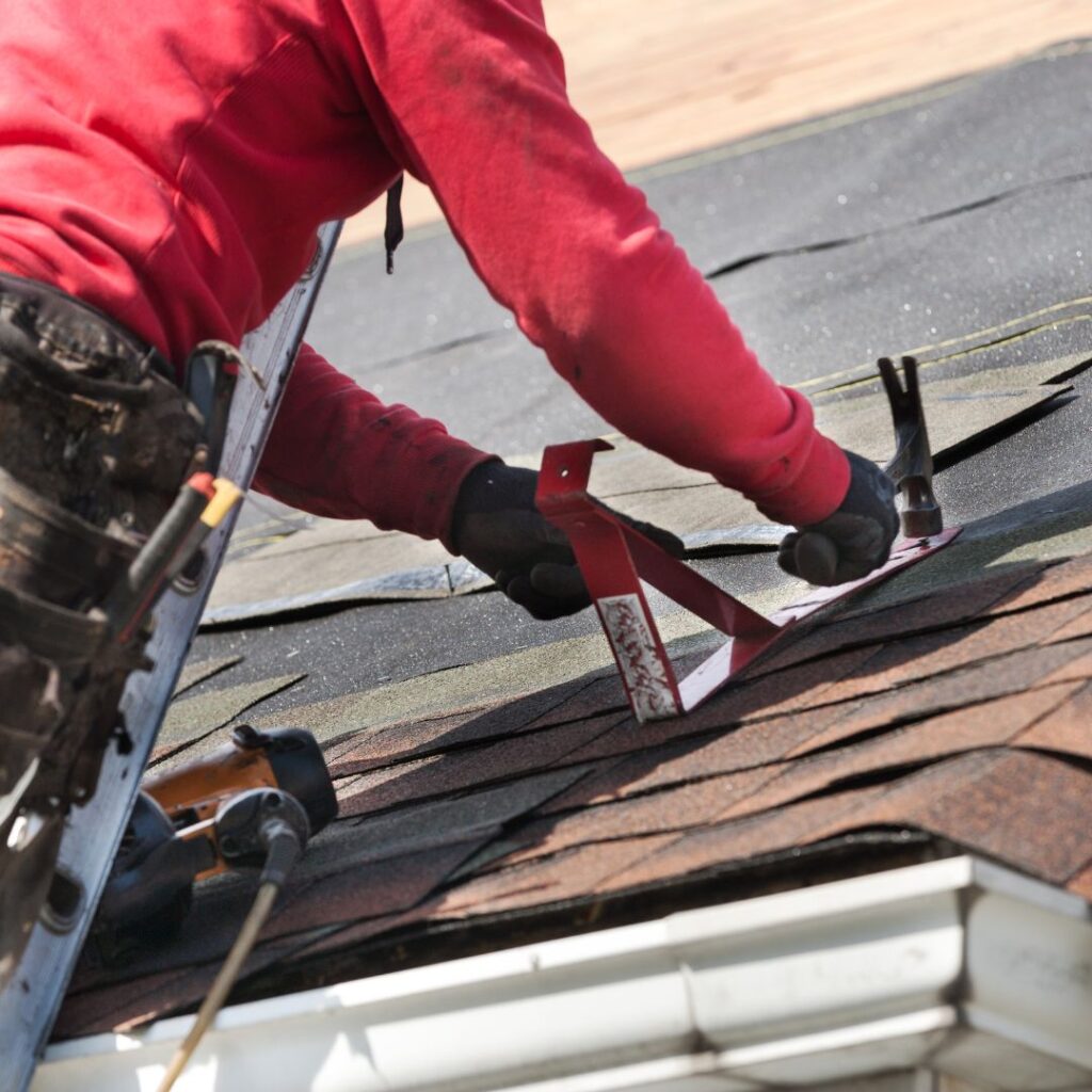 Realizamos todo tipo de renovaciones y mejoras, desde remodelaciones internas hasta acabados exteriores. Nos enfocamos en elevar el valor estético y funcional de tu vivienda, ajustándonos a tu presupuesto y estilo de vida.