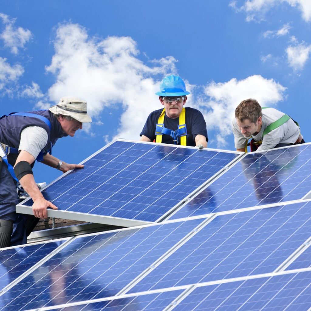 Energía Renovable Implementamos sistemas solares para que tu hogar sea energéticamente eficiente. Reduce tus costos de electricidad y contribuye al cuidado del medio ambiente con nuestros paneles solares y soluciones ecológicas.